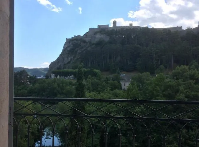 Chateau De La Cazette Bed & Breakfast