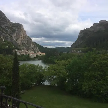 Bed & Breakfast Chateau De La Cazette Sisteron